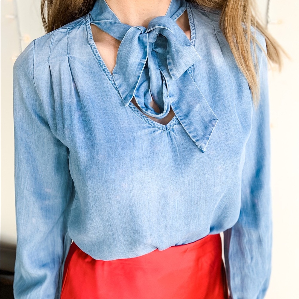 CHAMBRAY NECK TIE TOP